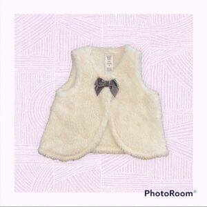 12 month furry vest 005